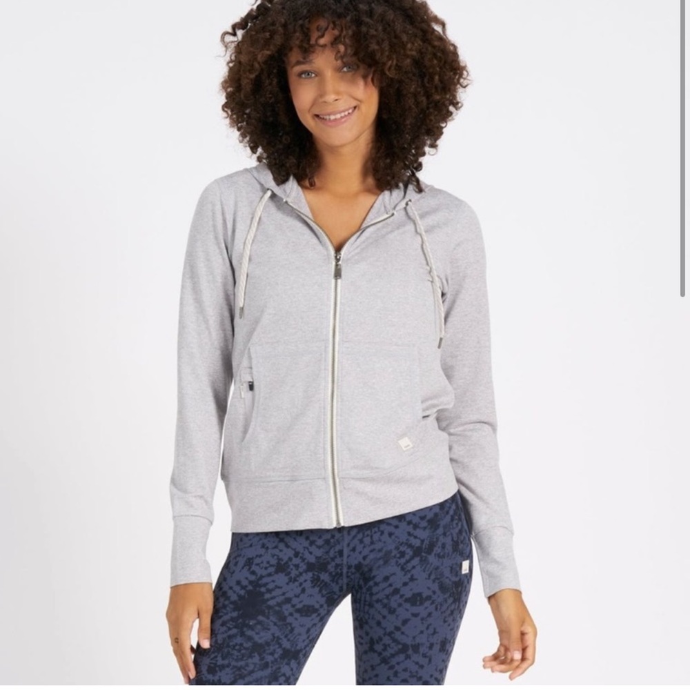 Vuori Halo Performance Hoodie in Pale Grey Heather